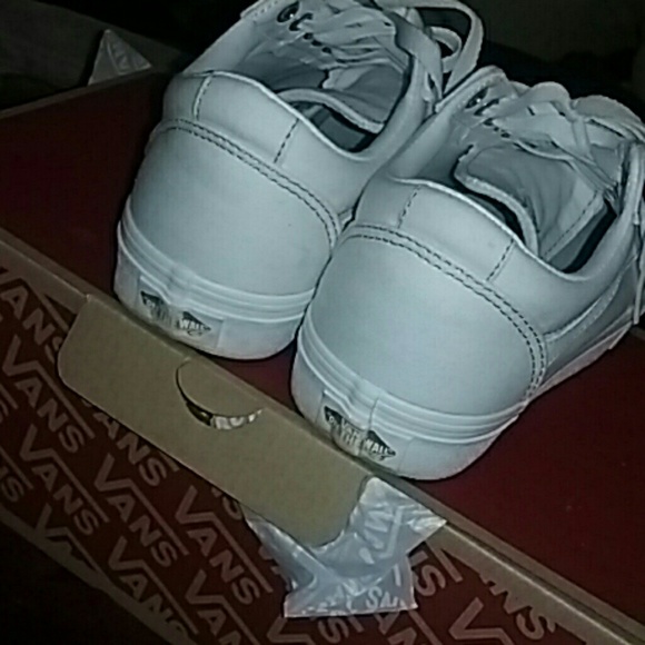 White vans - Picture 3 of 4
